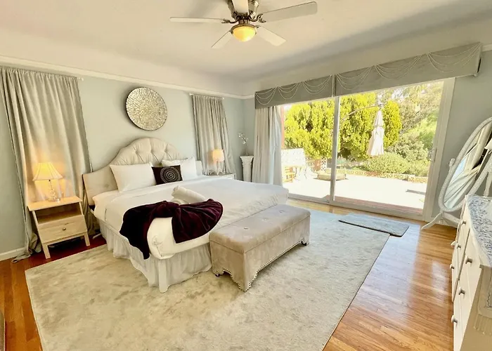 La\'Oasis With Views, 2000 Sqft House, Large Yard