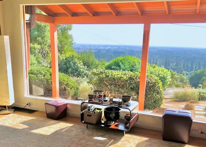 La\'Oasis With Views, 2000 Sqft House, Large Yard